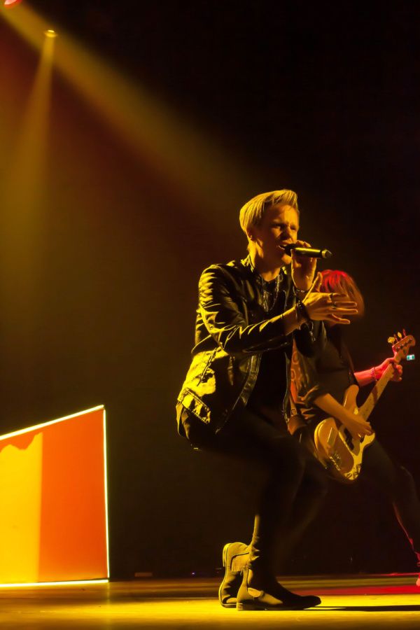 Photo Flash: Star Of JUKEBOX HERO Musical Crashes Foreigner Concert With Surprise Guest Appearance  Image