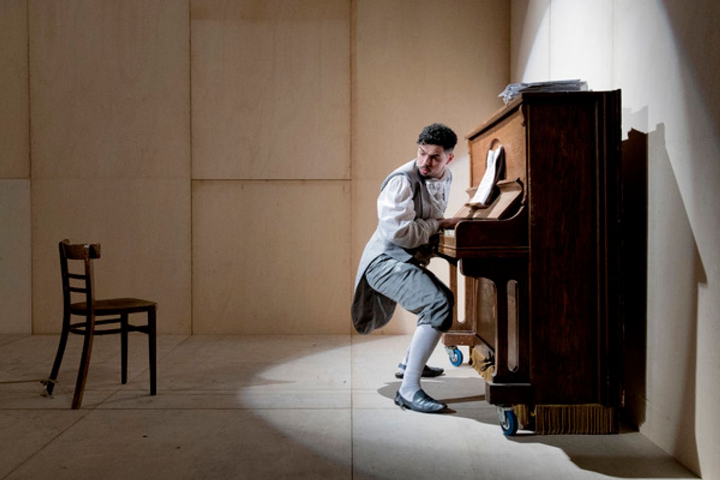 Photo Flash: Unicorn Theatre Presents THE SHOW IN WHICH HOPEFULLY NOTHING HAPPENS  Image