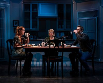 Everyman Theatre, Baltimore MD    DINNER WITH FRIENDS    Megan Anderson*, Beth Hylton Photo