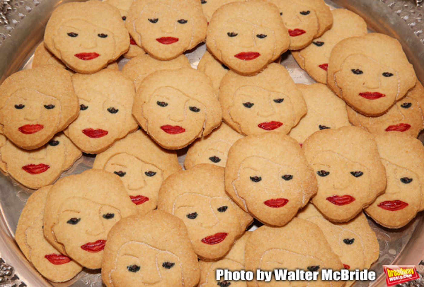 Photo Coverage: Sardi's Unveils Portrait of THE PROM Star Beth Leavel!  Image