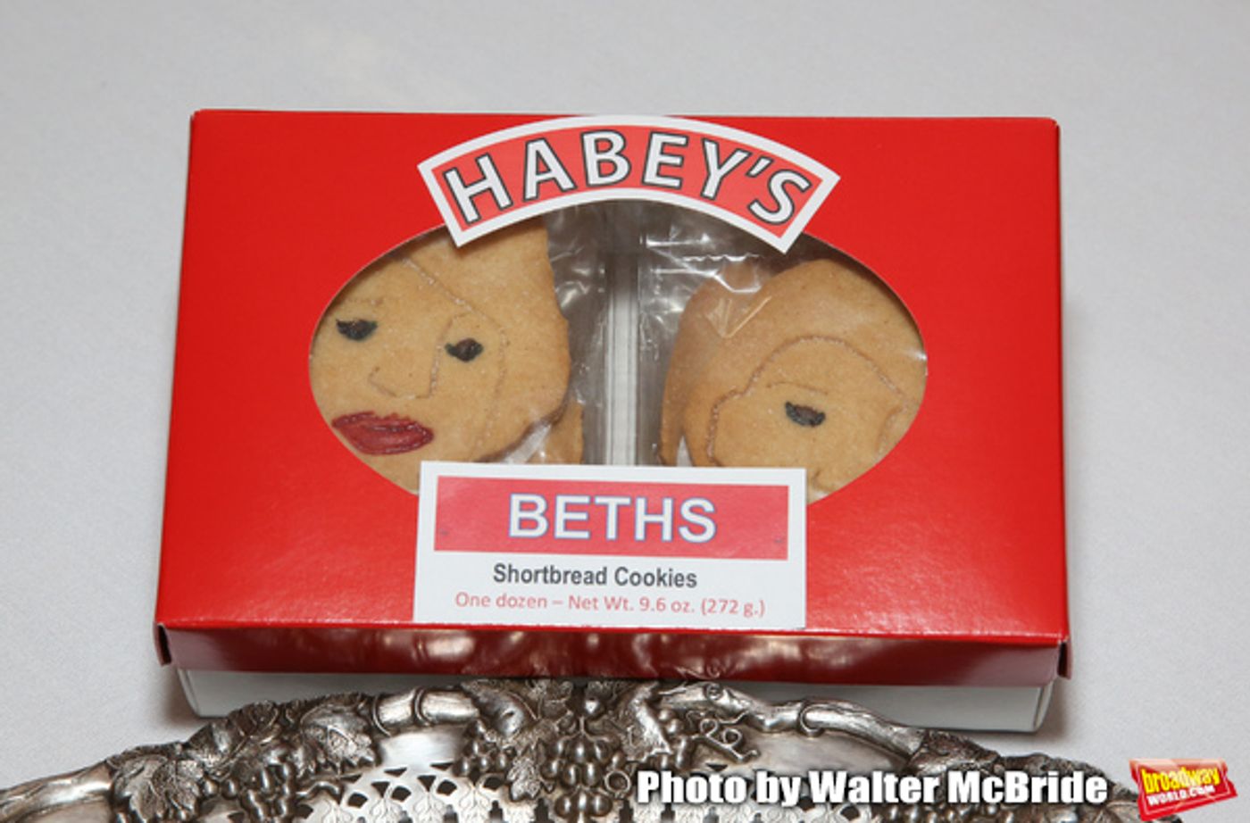 Photo Coverage: Sardi's Unveils Portrait of THE PROM Star Beth Leavel!  Image