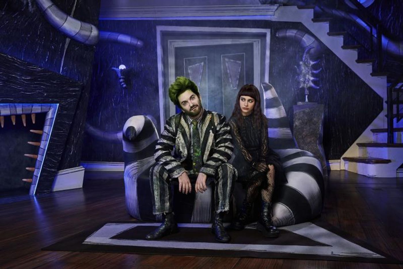 Wake Up With BWW 3/28: BEETLEJUICE Begins Previews & More!  Image