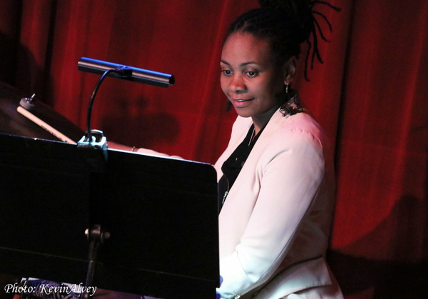 Photo Flash: Natalie Douglas Thrills at Birdland  Image