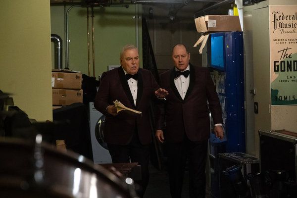 Stacy Keach as Robert Vesco, James Spader as Raymond 