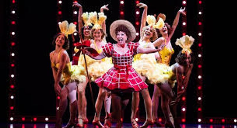Review: GUYS AND DOLLS at Théâtre Marigny Image