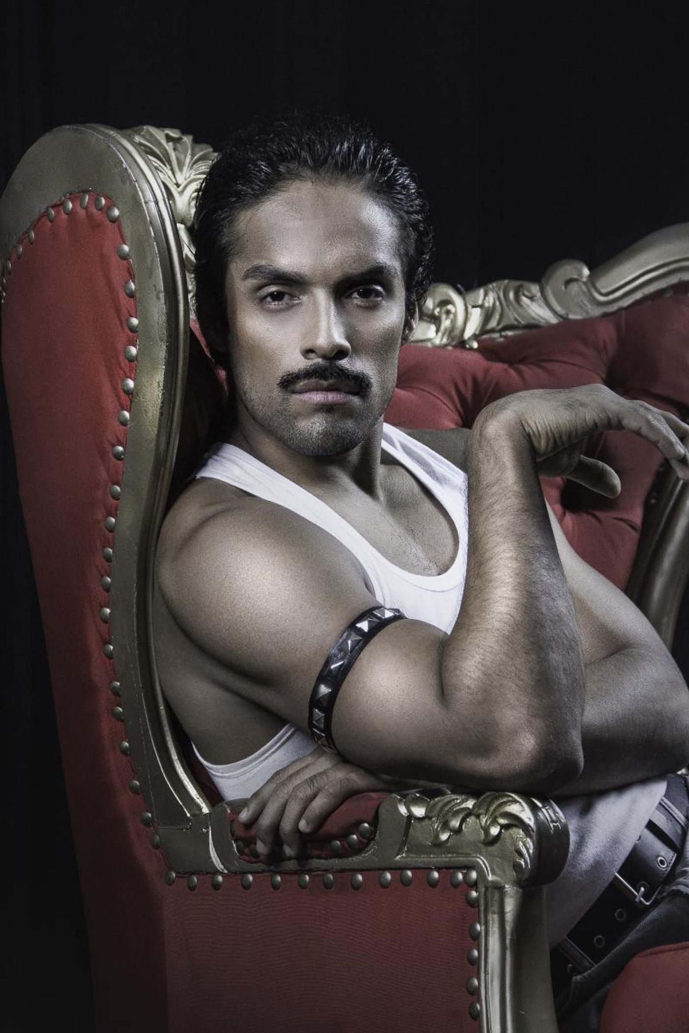 Feature: FREDDIE, LA LEYENDA - NUEVAS FUNCIONES at Ricardo Blume Feature: FREDDIE, LA LEYENDA - NUEVAS FUNCIONES at Ricardo Blume Image