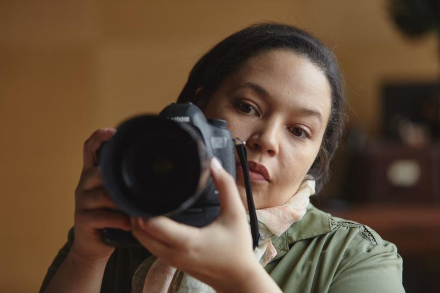 Review: TIME STANDS STILL is Harsh and Tender Contemplation on War and Relationships  Image