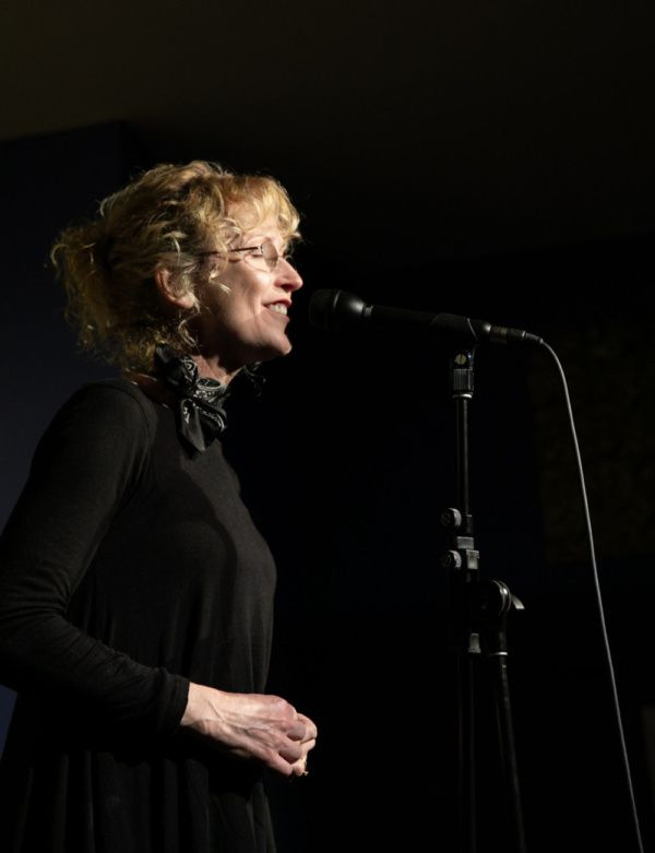 Kim Leeson onstage at Spoonfed NYC. Photo by Sekou Luke Studio.  Photo