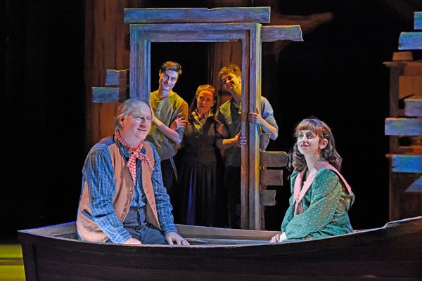  Paul T. Taylor (The Stranger in the Yellow Suit), Katy Tye (Winnie Foster), and Jane Photo