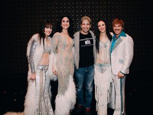 Lin-Manuel Miranda with Micaela Diamond, Stephanie J. Block, Teal Wicks, and Jarrod Spector @ BroadwayWorld Lin-Manuel Miranda with Micaela Diamond, Stephanie J. Block, Teal Wicks, and Jarrod S Photo
