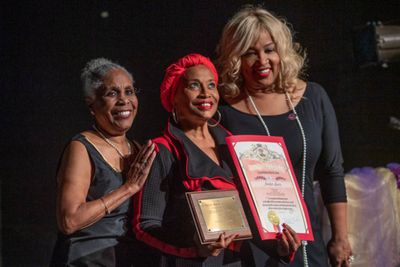 Jenifer Lewis (center) receives Eternity Award from Starletta DuPois (l.) and Kym Whi Photo
