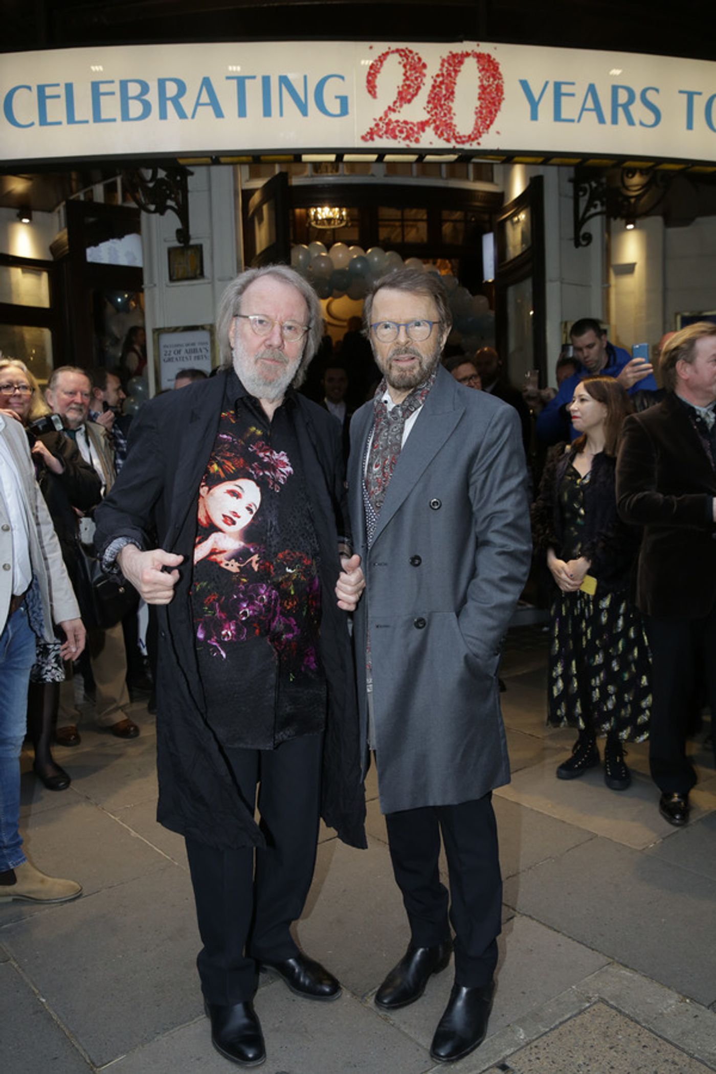 Photo Flash: MAMMA MIA! Celebrates 20 Years in London  Image