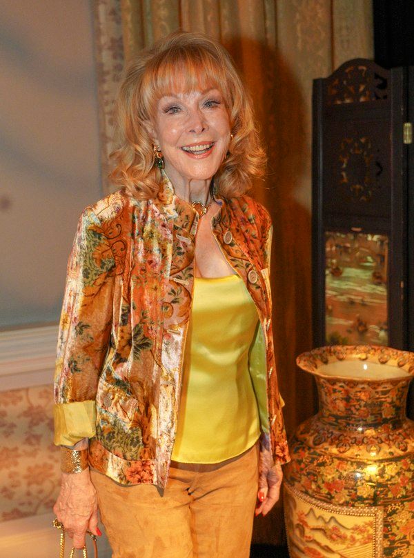 Renee Taylor Photo