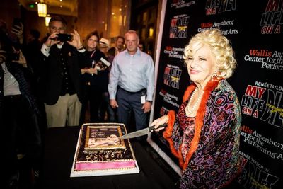 Renee Taylor Photo