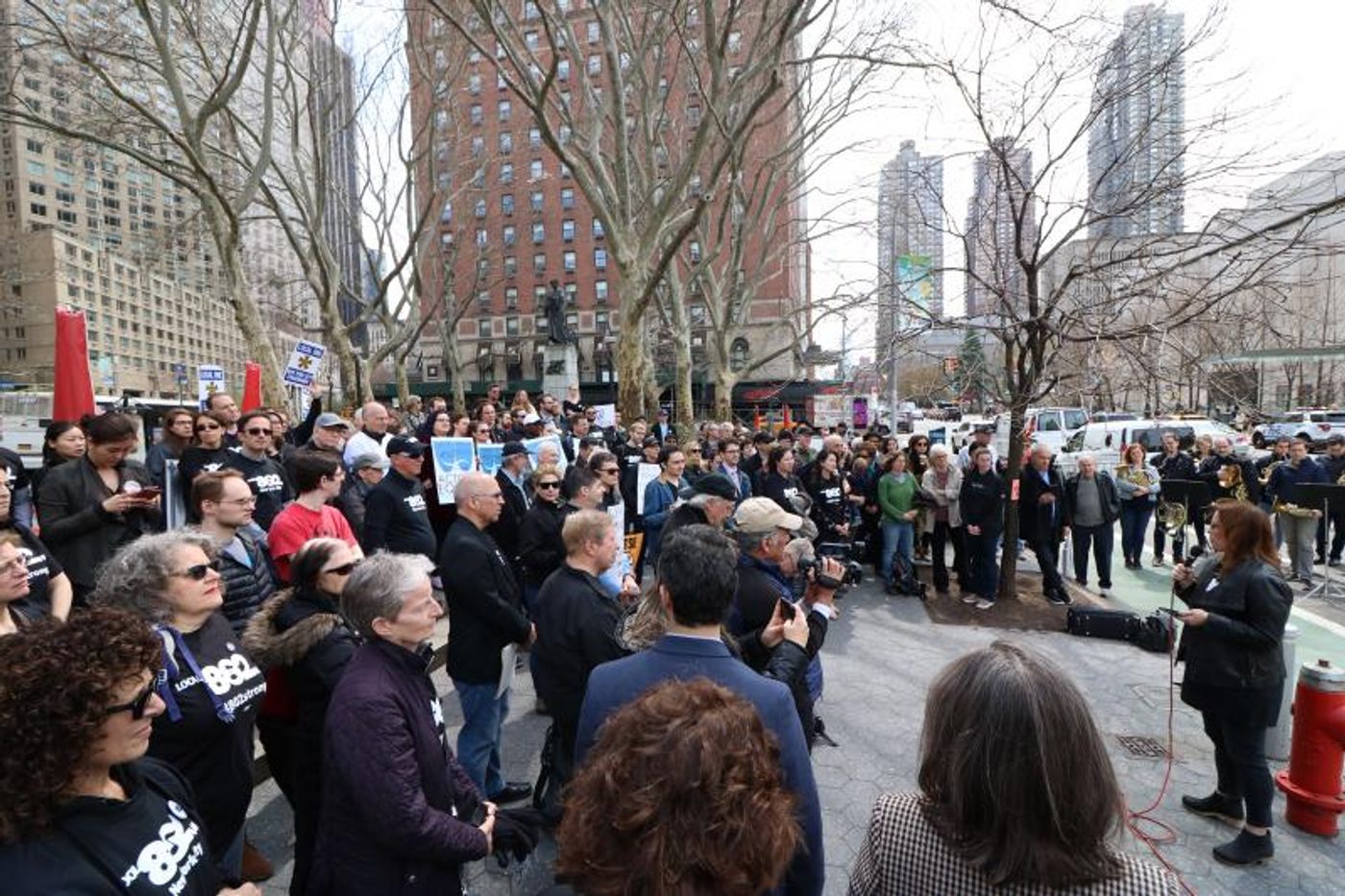 Photo Flash: Local 802 Musicians Rally, Perform in Solidarity with Striking Chicago Symphony Musicians  Image