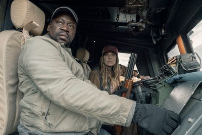 Daryl Mitchell as Wendell, Mo Collins as Sarah Photo