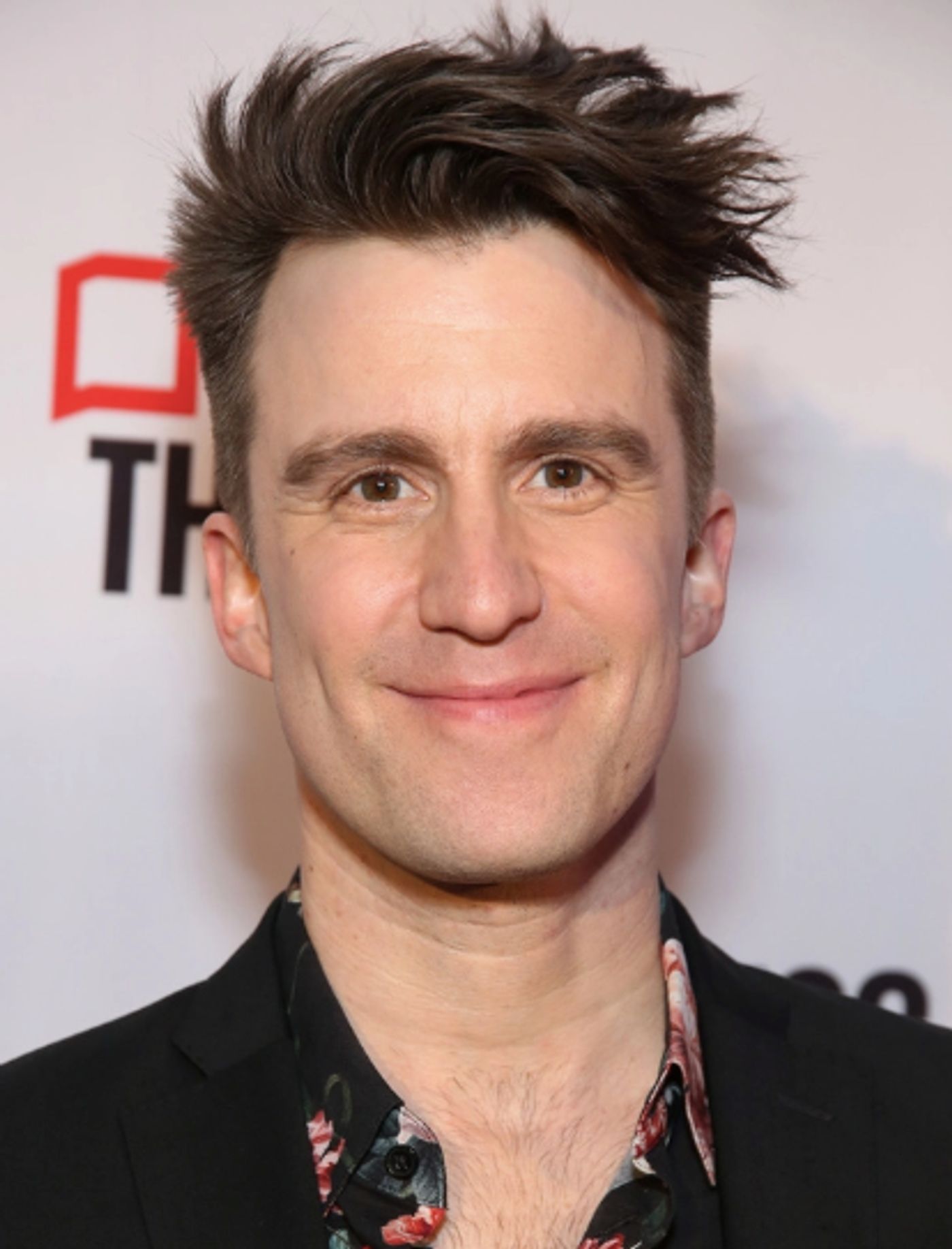 Wake Up With BWW 4/18: HILLARY AND CLINTON Opens, Christie Brinkley Returns to CHICAGO, and More!  Image