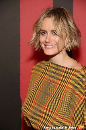 Taylor Schilling  Photo
