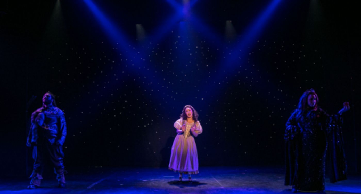 Photo Flash: SNOW WHITE Opens At The Downtown Cabaret Theatre  Image