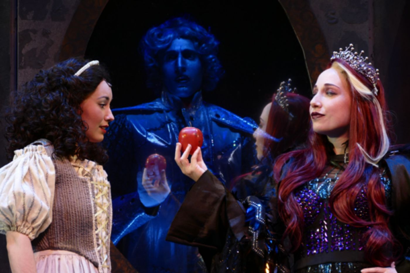 Photo Flash: SNOW WHITE Opens At The Downtown Cabaret Theatre  Image