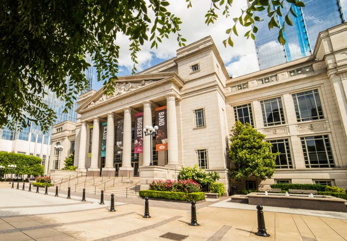 Review: 'Oh, What A Night!' With UNDER THE STREETLAMP and the Nashville Symphony  Image