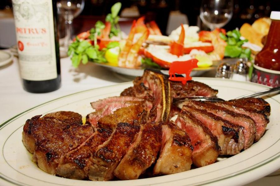 Review: WOLFGANG'S STEAKHOUSE Makes Midday Meals Fabulous Image