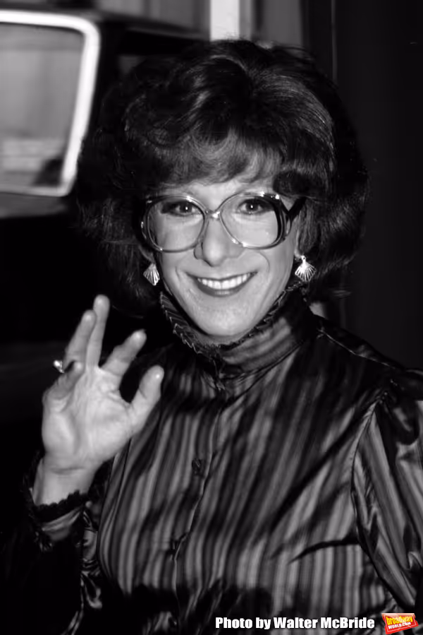 Dustin Hoffman on the set filming TOOTSIE on June 9, 1982 in New York City.
 Photo