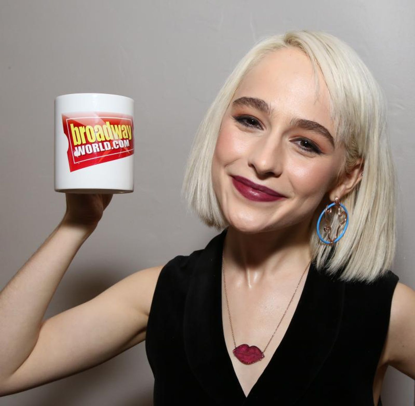 Wake Up With BWW 4/25: BEETLEJUICE Opens, Drama Desk Award Nominations Announced, and More!  Image