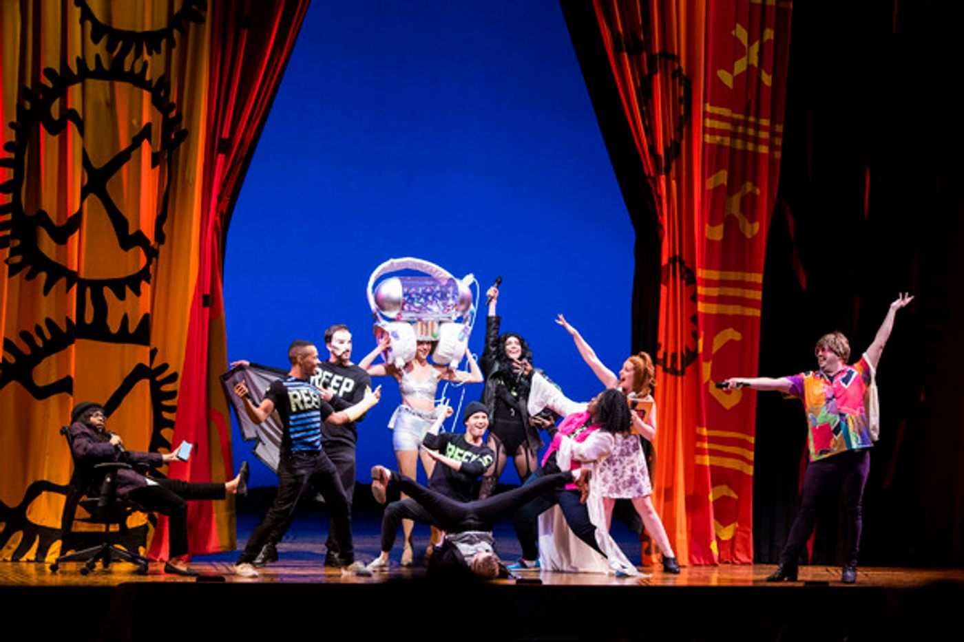 Photo Flash: COME FROM AWAY, BE MORE CHILL, FROZEN, and More Participate in the 2019 Easter Bonnet Competition  Image