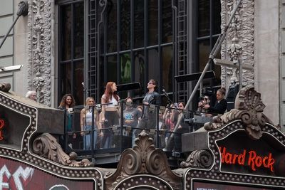 Justin Matthew Sargent, Lauren Zakrin, Mitch Jarvis, Katie Webber, Tessa Alves, and J Photo