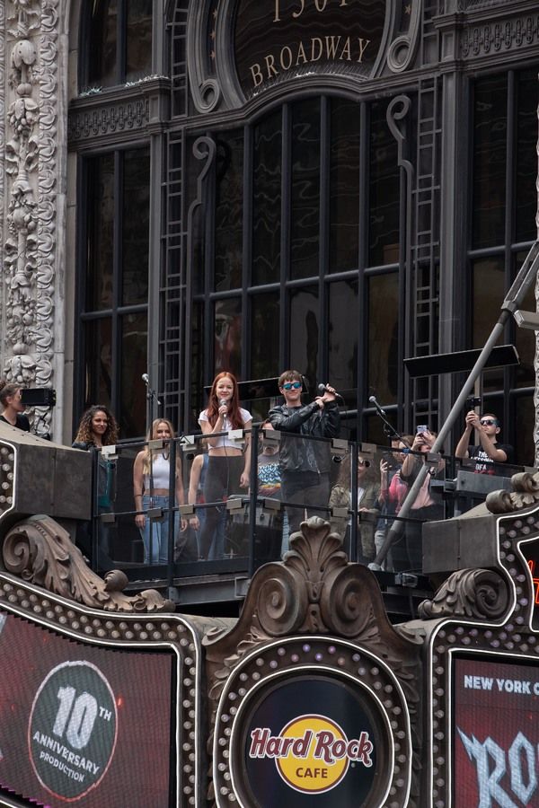 Justin Matthew Sargent, Lauren Zakrin, Mitch Jarvis, Katie Webber, Tessa Alves, and J Photo
