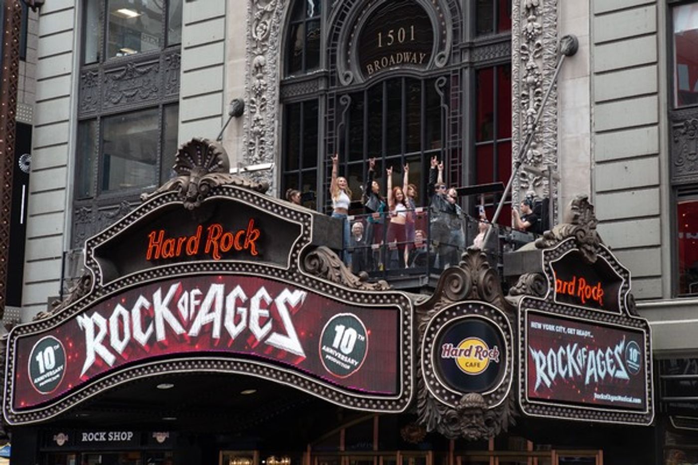 Photo Coverage: ROCK OF AGES Celebrates 10th Anniversary with Pop Up At Hard Rock Cafe!  Image