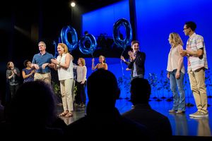 Michael Park, Jennifer Laura Thompson and the cast of DEAR EVAN HANSEN Photo