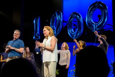 Michael Park, Jennifer Laura Thompson and the cast of DEAR EVAN HANSEN Photo