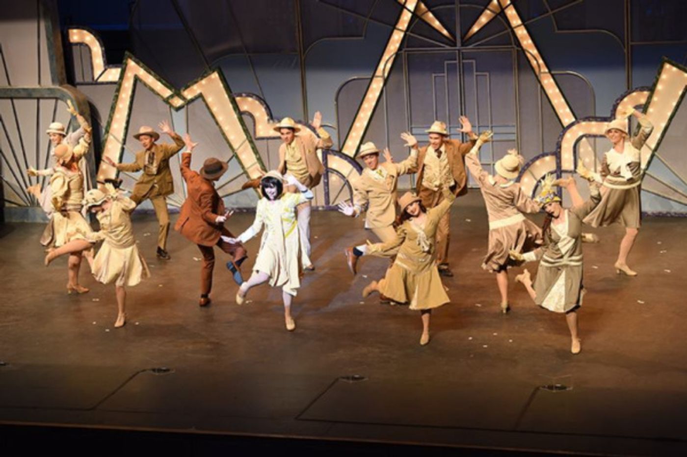 Photo Flash: Dawnn Lewis Stars in SMTC's THOROUGHLY MODERN MILLIE  Image