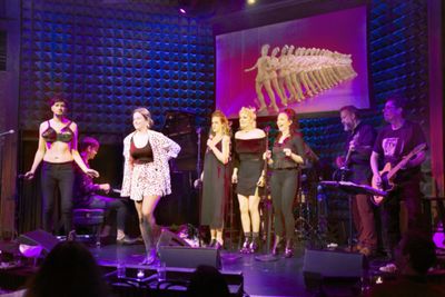 Max Vernon, Emma Vernon, Gianna Masi, Michelle Geo, Avery Leigh Draut Photo