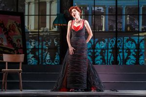 Norina (Lisette Oropesa)
 Photo