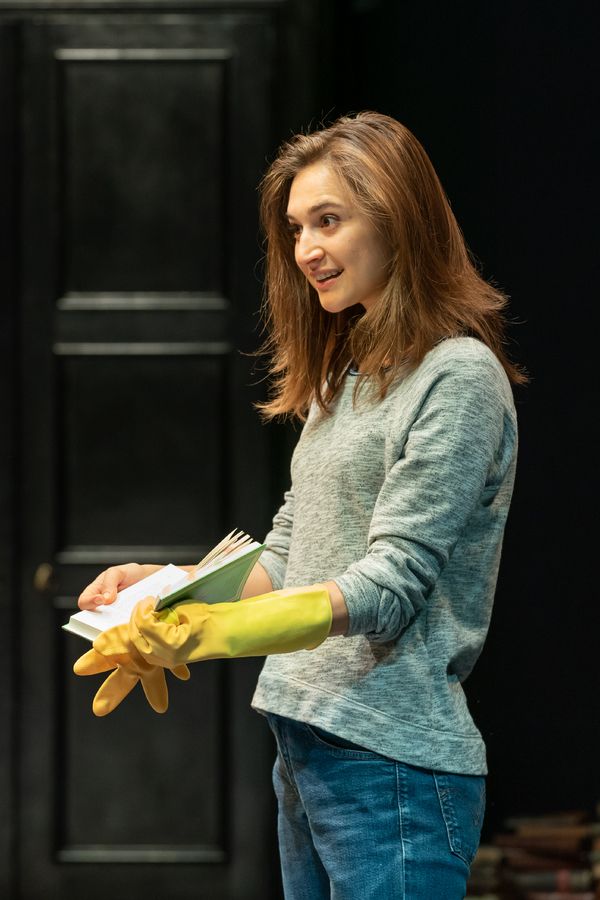 Isabella Nefar Photo