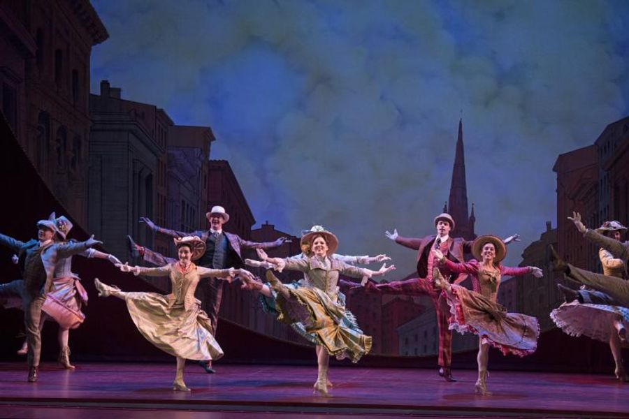 Review: Wow! Wow! Wow, Fellas! Look at DOLLY Now, Fellas: She's Spectacular! Image