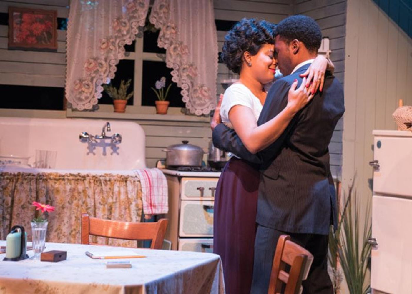 Photo Flash: TimeLine Theatre Company Presents TOO HEAVY FOR YOUR POCKET  Image