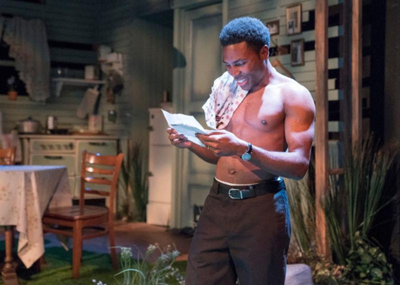 Photo Flash: TimeLine Theatre Company Presents TOO HEAVY FOR YOUR POCKET  Image