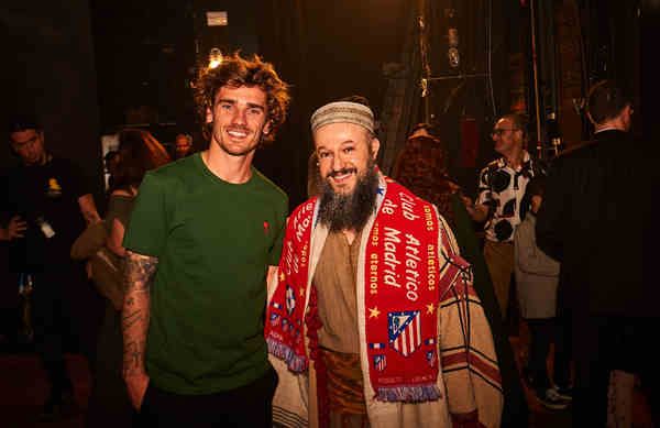 Alberto Aliaga y Griezmann Photo