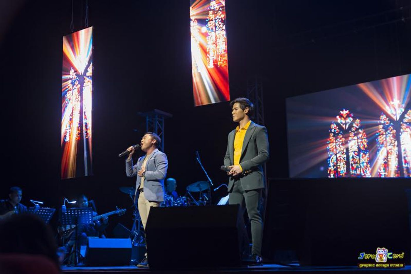 Photos: MISS SAIGON UK Stars Reunite in Gerald Santos' Homecoming Concert  Image