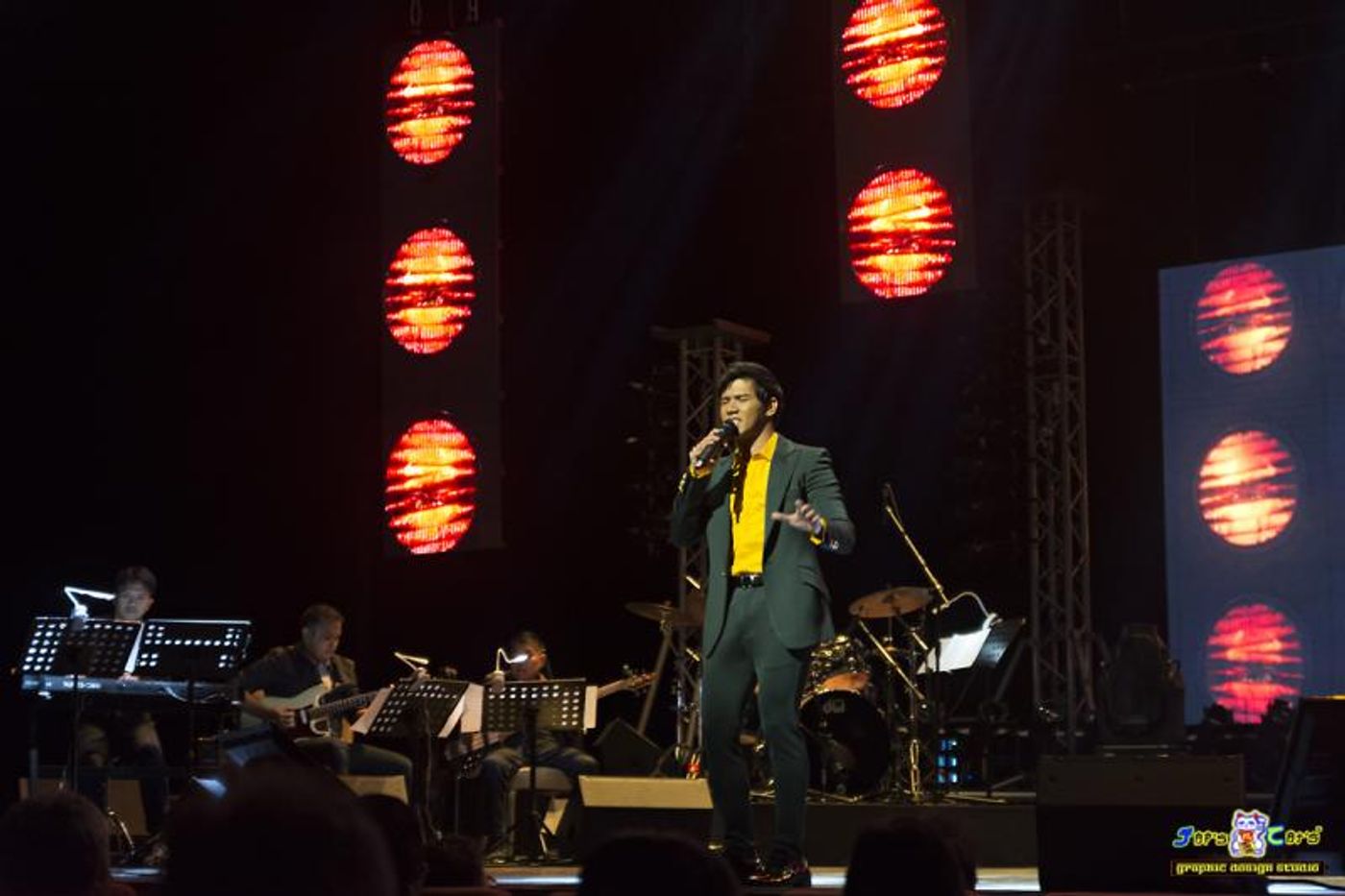 Photos: MISS SAIGON UK Stars Reunite in Gerald Santos' Homecoming Concert  Image