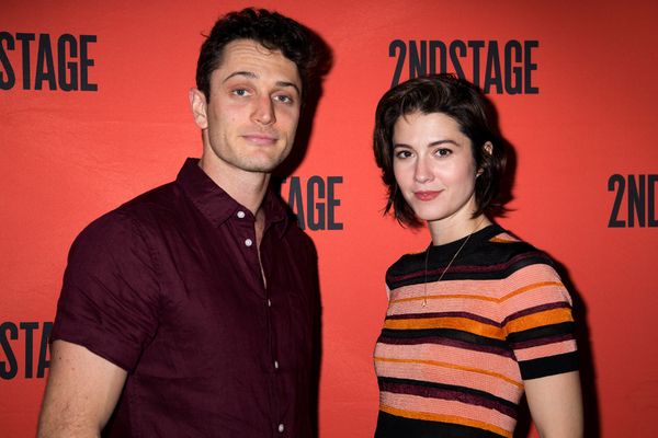 Colin Woodell, Mary Elizabeth Winstead Photo