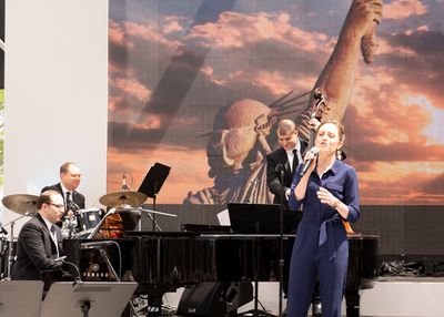 Laura Osnes Photo