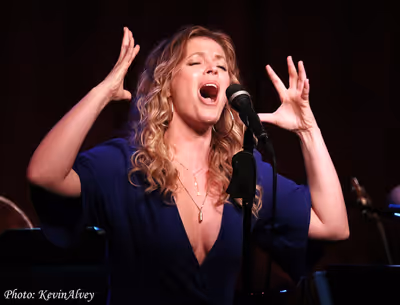 Elizabeth Stanley Photo
