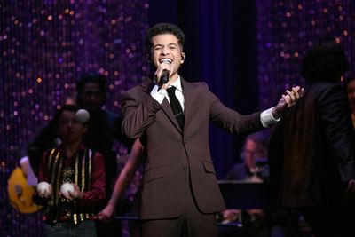 Jordan Fisher Photo