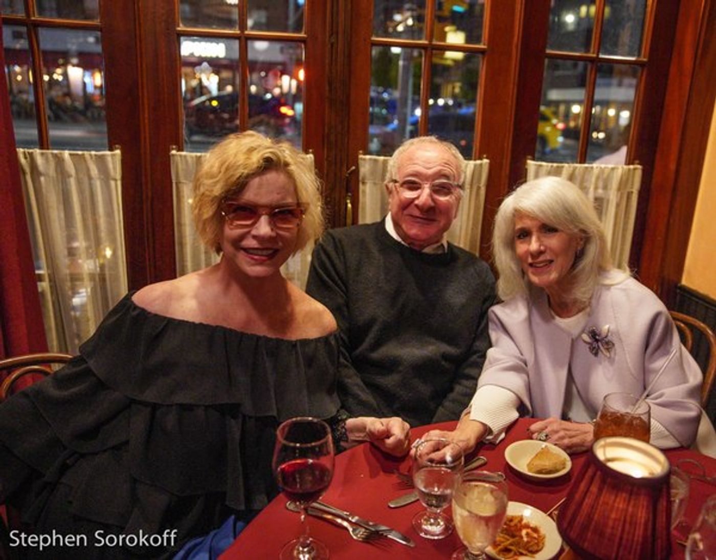Photo Coverage: Linda Purl Plays the Beach Cafe Photo Coverage: Linda Purl Plays the Beach Cafe Image
