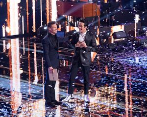 RYAN SEACREST, LAINE HARDY Photo